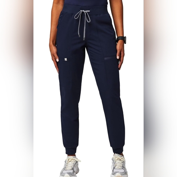 Fabletics Scrub Set - Picture 2 of 11